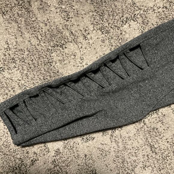 Victoria’s Secret sport leggings, large with ankle design - Picture 2 of 3